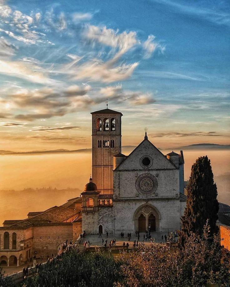 La Bouganville Assisi Buitenkant foto